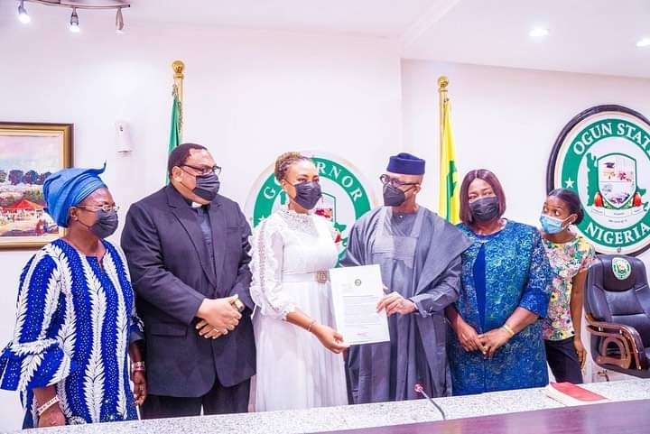 Joy Adesina Gets N5m, Bungalow & Scholarship From Ogun Governor - Education  - Nigeria