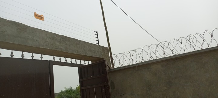Electric Fence Wire And Razor Barb Wire in Lekki - Building