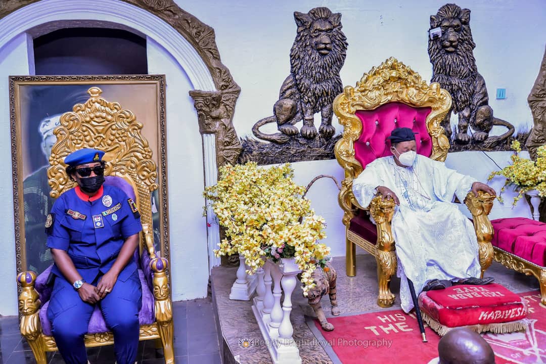 NSCDC SPECIAL SQUAD VISITS ALAAFIN OF OYO - BLOGARENA