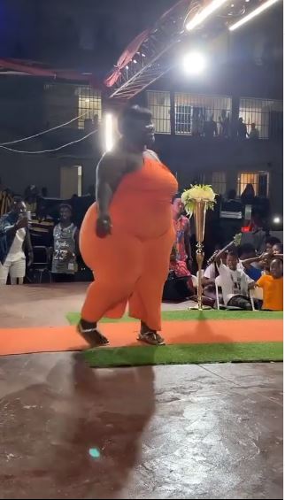 Plus-Sized Lady With Huge Backside Causes A Stir At An Event (Photos)  15064218_vam_jpeg6e1fc662b336c78a0ce8f3effa0dd7bf