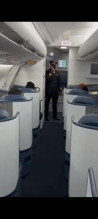 Nigerian-born US Pilot Addresses His Passengers In English,Yoruba & Pidgin (vid) 15091993_screenshot20220310044445videoplayer_jpeg8034224752766b5d2a4f92fcc09f14b6