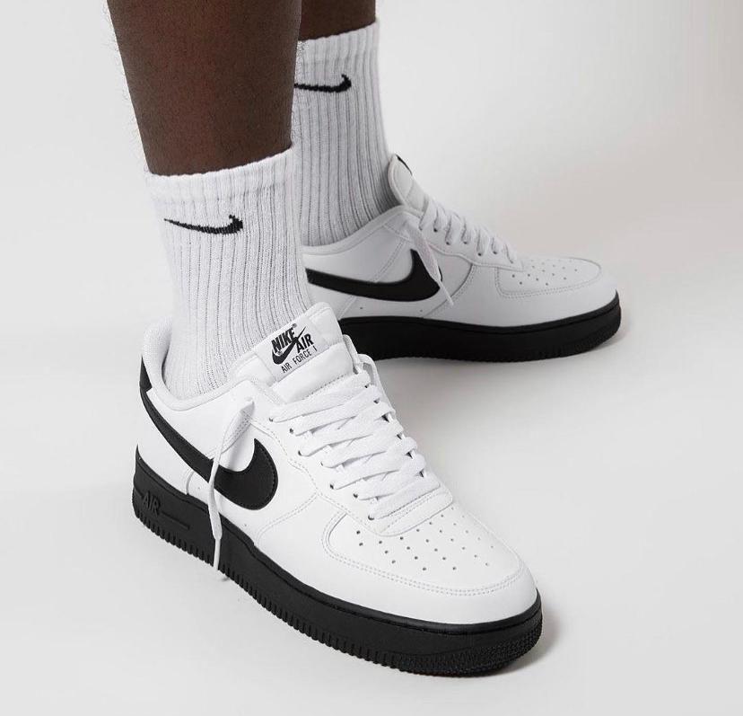 white air force 1 with black sole