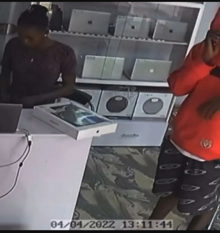 Suspected Thief Tries To Inject A Sales Girl With An Insecticide In Oyo(video) 15229917_screenshot202204061917312_jpeg86927cc6ea90a72a9fefc97d9d225309