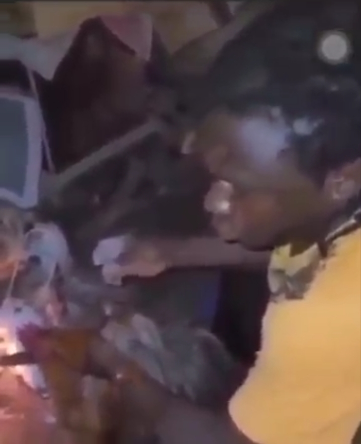 Native Doctor Preparing A Charm For A Nigerian Pastor In Orlu, Imo State (Video)  15441295_incollage20220518071354625_jpegbd6899741adc7100b80fcc0239e5083e