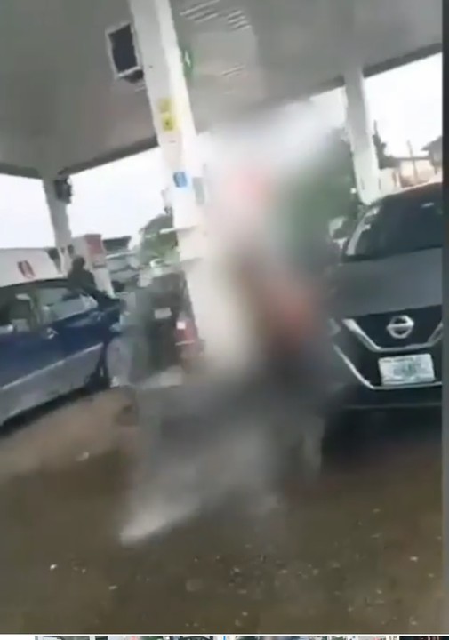 Naked Woman Sprays Fuel At Customers At A Filling Station In Ikoyi, Causes Chaos  15710876_img20220707135244_jpeg048c66e8defeb40a40017c92ff8cc22a