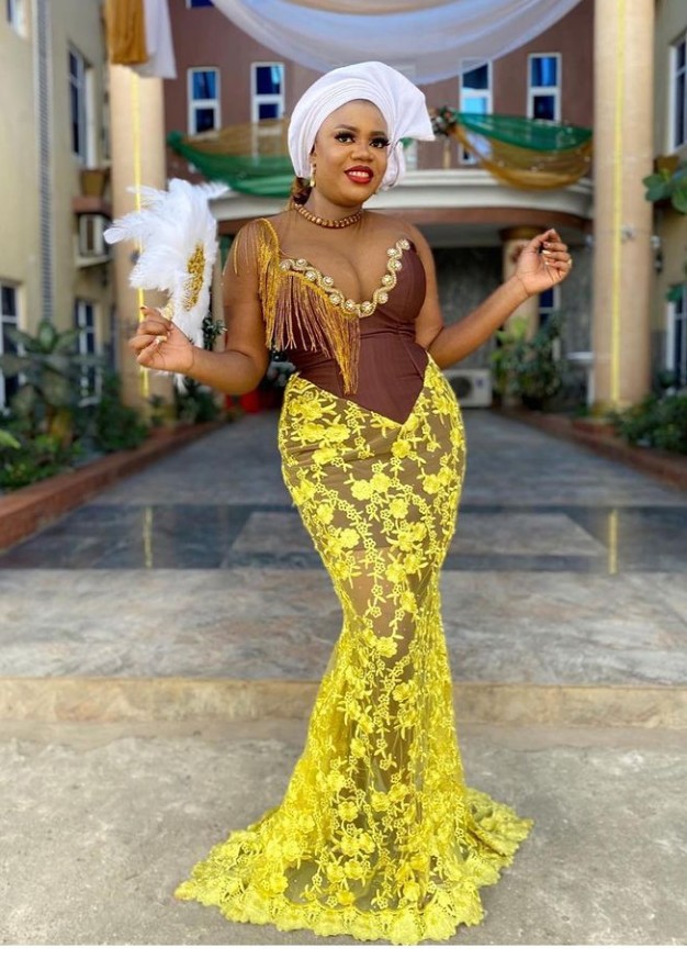 Latest Yellow Asoebi Styles 2022  Beautiful Yellow Lace Styles For Asoebi  2022 - Fashion - Nigeria
