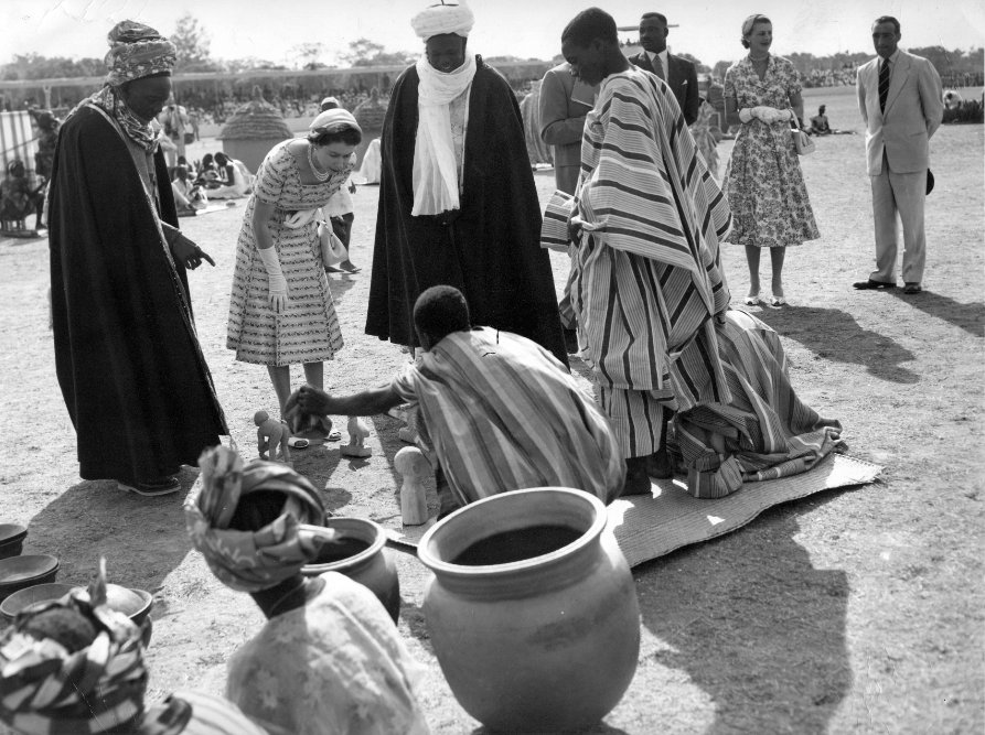 11 photos showing Queen Elizabeth II's visits to Nigeria - skabash
