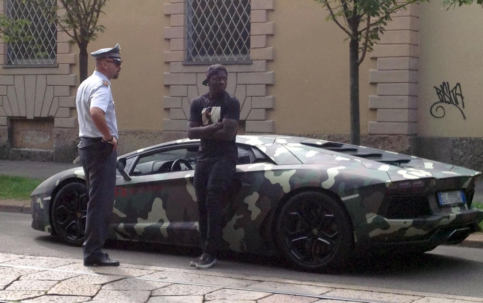 Photos:sulley Muntari Stopped By Police While Driving His ...