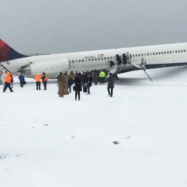 Plane skids off LaGuardia runway; all safe