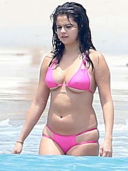 Selena Gomez Nude Beach Pics - Photo SEXY