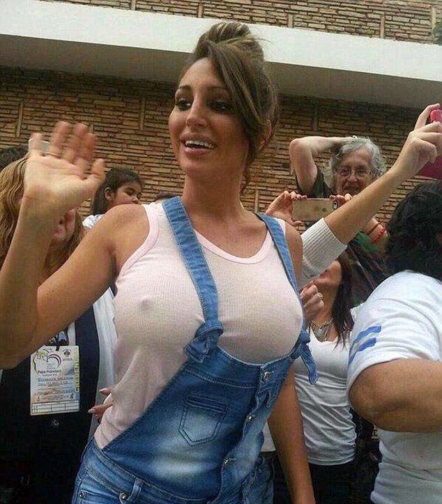 Model With Big Booobs Went To Meet Pope Without BRA, This Happens (PHOTOS) ...