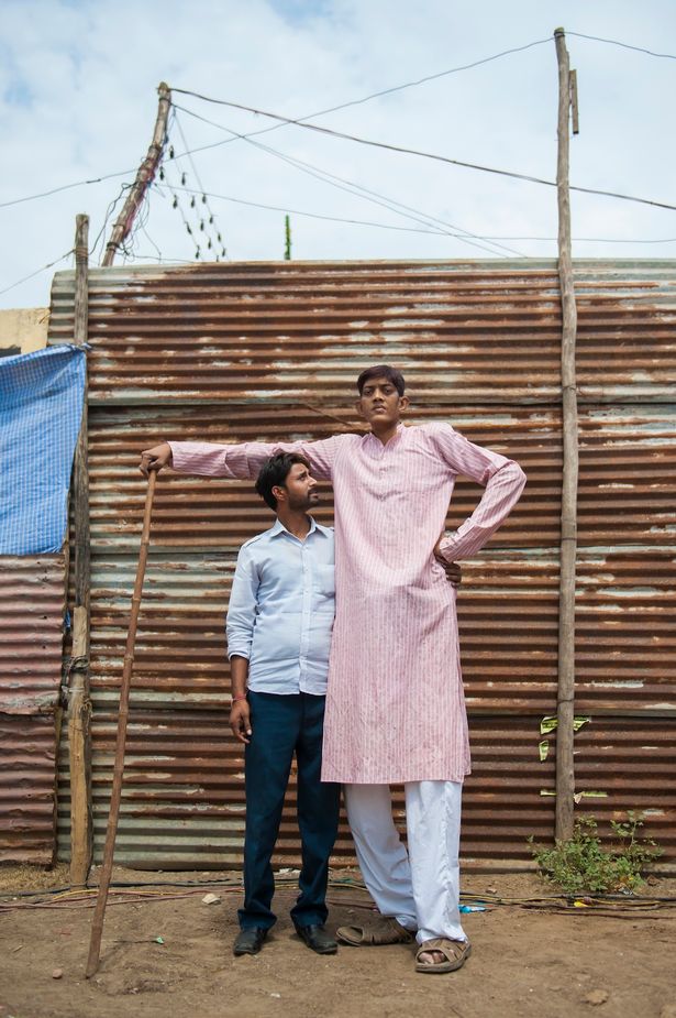 Tallest Man In India Says He's Still Searching For Wife, But Can't Find!  Pics - Romance - Nigeria
