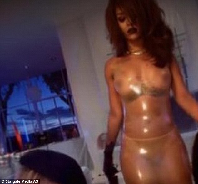Rihanna nude pussy