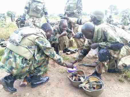  Nigeria soldiers eating
