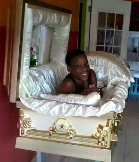 Young Beautiful Girl Spotted Inside A Coffin - Photo ...
