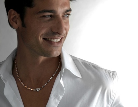 Men That Wear Necklaces Are Womanizers. True Or False