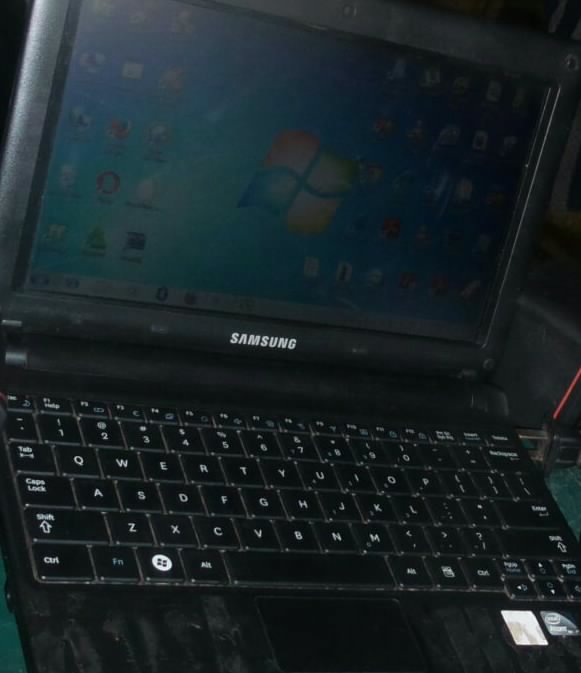 Samsung Mini Laptop With Speaker And Charger - Technology ...