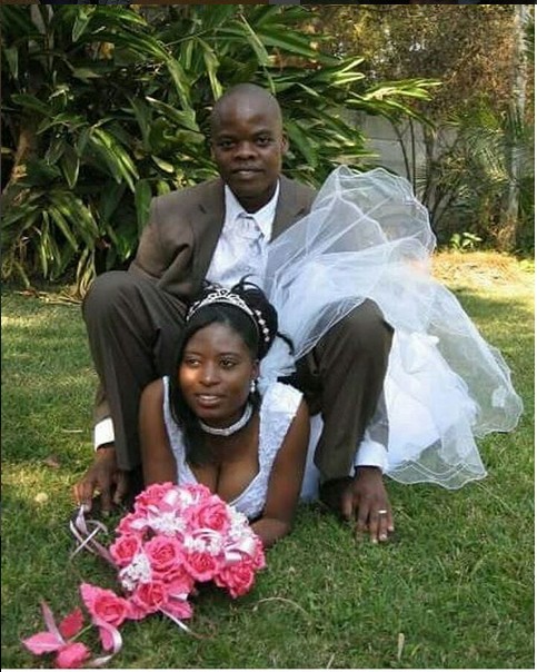 Lol!! See This Funny Wedding Pose That Has Brought The Internet Down -  Romance - Nigeria