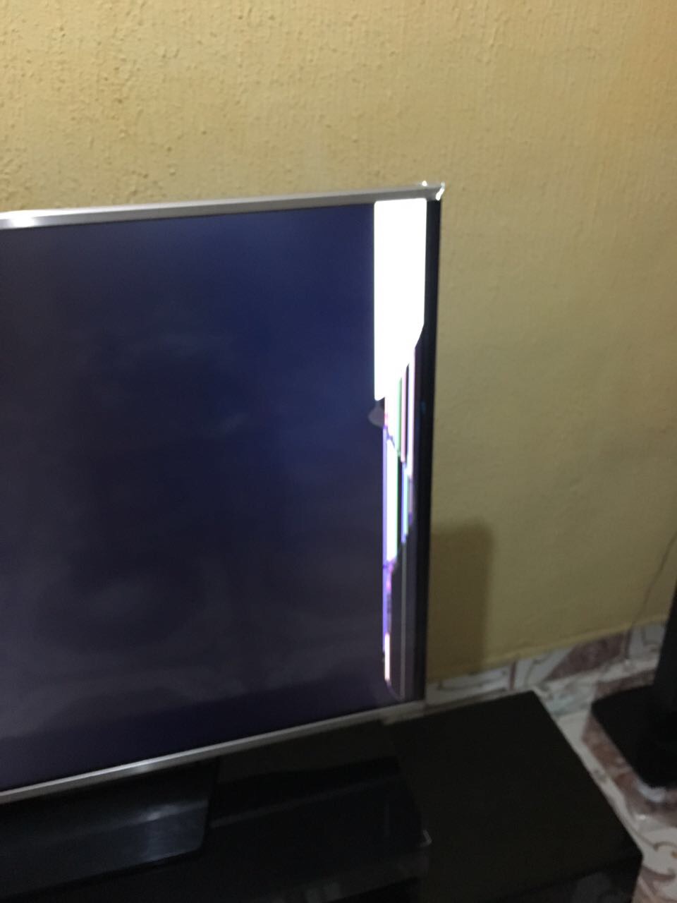 Is Cracked Screen Of TV Repairable? - Technology Market (2) - Nigeria