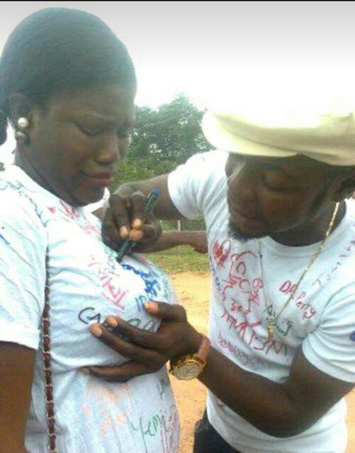 Signing Out on the boobs of a Lady(pics) - Education - Nigeria