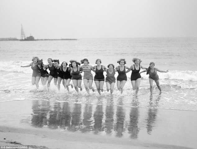 'Beach Babes' From The 1900s And Their Acceptable Swimming Outfits ...