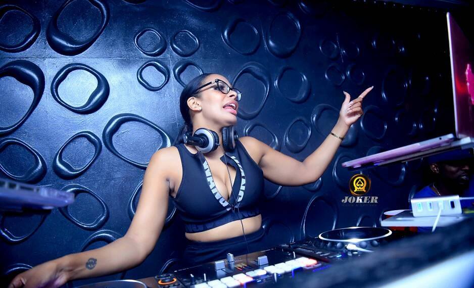 This pretty and hot female Disc Jockey DJ was the man/woman of the moment o...