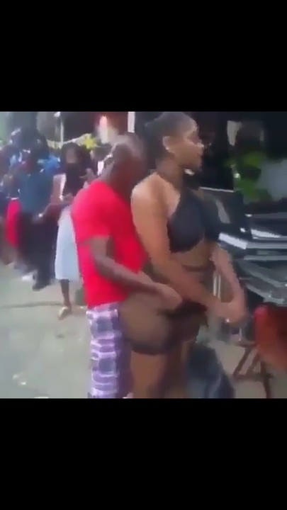 Man Cries As Lady Grabs Him By Waist And Smashes Her B*tt On His Private Pa...