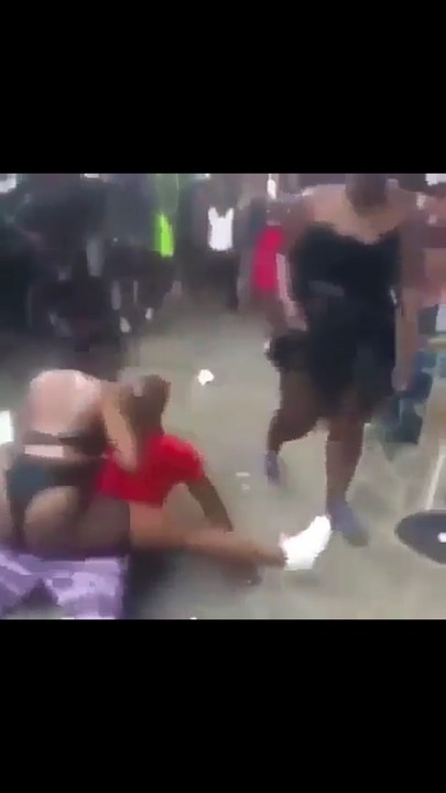 Man Cries As Lady Grabs Him By Waist And Smashes Her B*tt On His Private Pa...