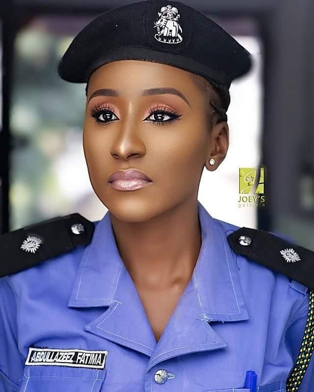 Негритянку полицейский. Нигерия полиция женщины. Полиция Южной Африки. Африканские полицейские женщины.
