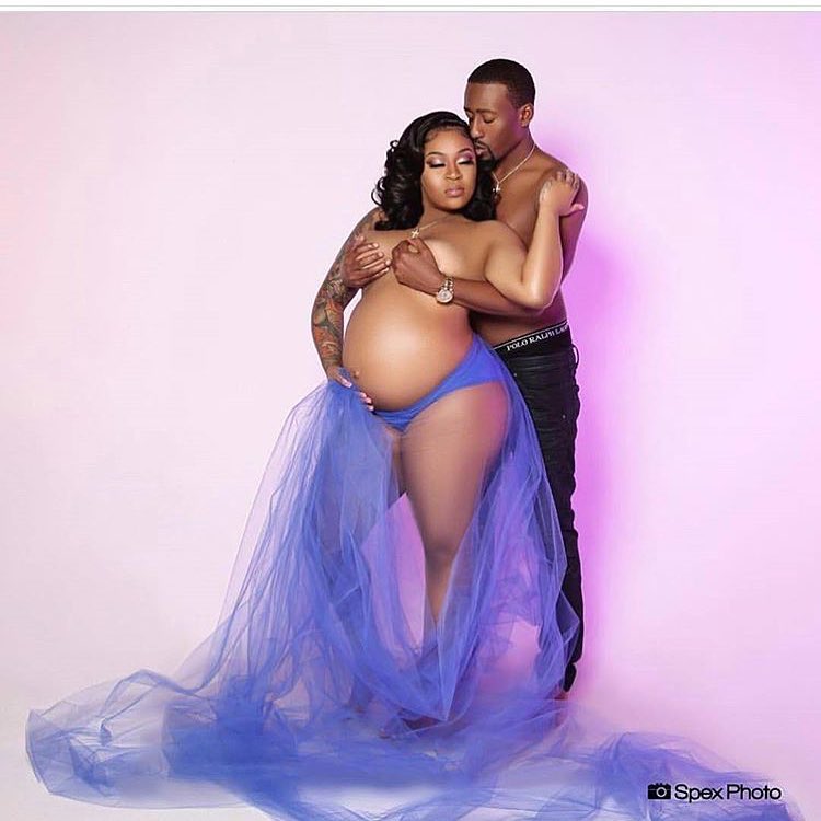 Man Grabs Nude Wife's Boobs In Maternity Photoshoot - Family - Nigeria