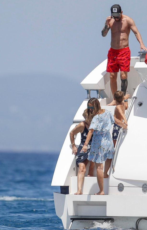 Lionel Messi Spends Quality Family Time On A Luxury Yacht (photos ...