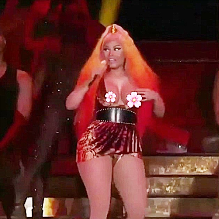 Nicki Minaj's Breast Slipped Out Of Her Dress(photos And Video