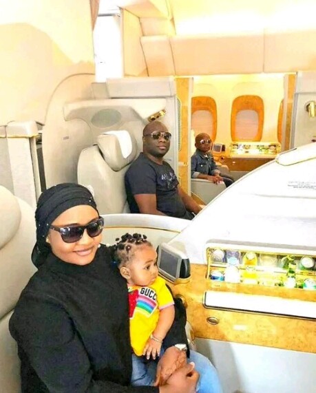 Mompha, His Wife And Children Fly First Class To India (Photos) -  Celebrities - Nigeria