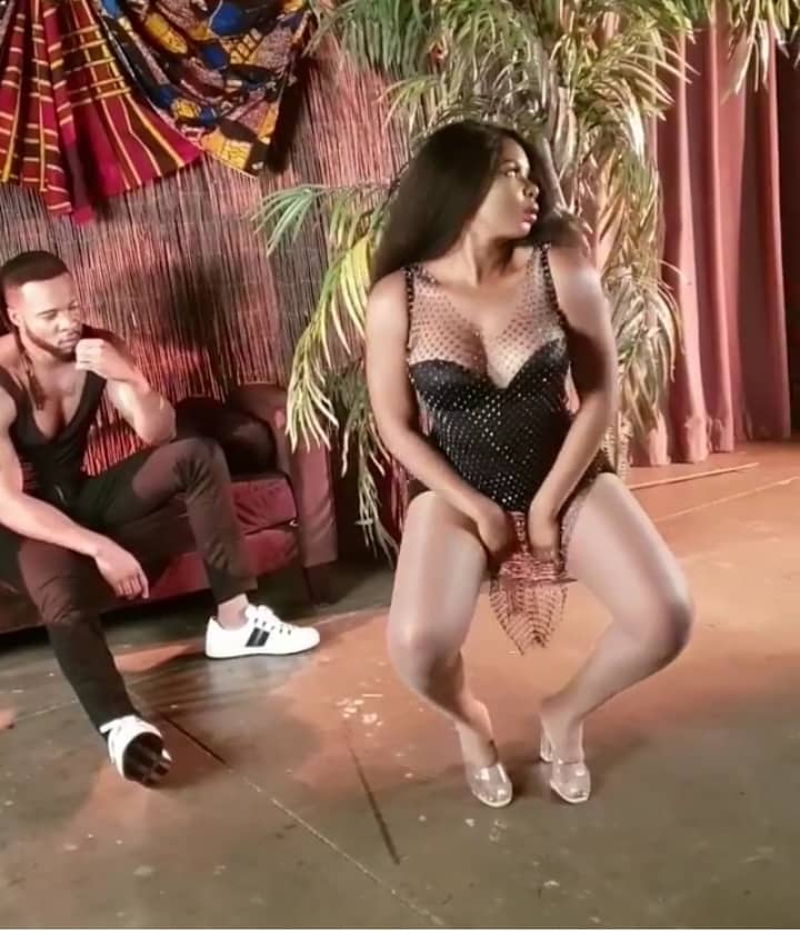  Just like Tiwa Savage and Wizkid, Flavor and Yemi Alade have served their own hot stew in 'Crazy Love'.Fans React (PIX, Video 