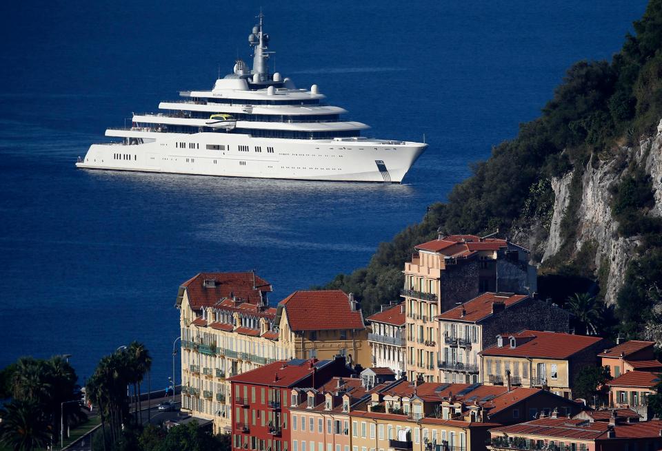 Roman Abramovich's Luxurious Private Yacht (Photos ...