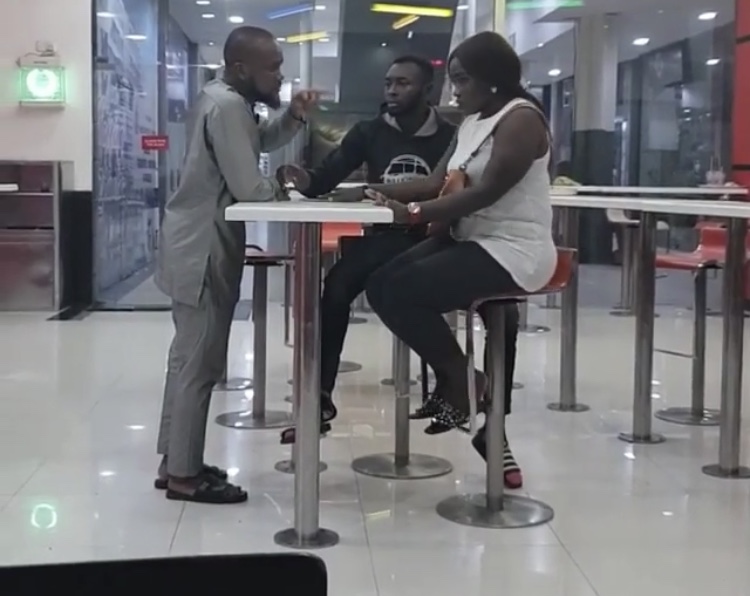 A Guy Caught His Girlfriend With Another Guy Inside Kfc In Lagos - Jokes Et...