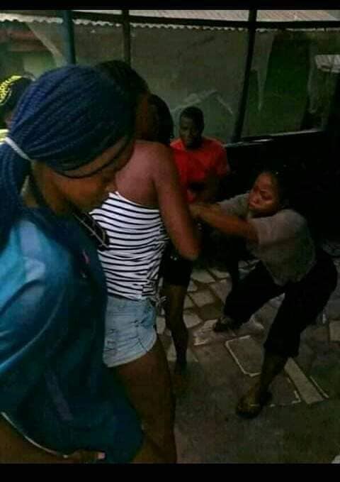 My b*east no fall like your own - Two Nigerian ladies fight over