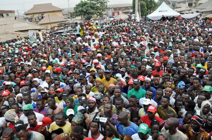 Fayose, Seyi Makinde, Others Take Oyo PDP Campaign To Akala’s Hometown - Photos
