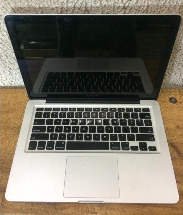Macbook Pro Corei5 500gb HDD 8GB Goes For 100k - NYSC - Nigeria