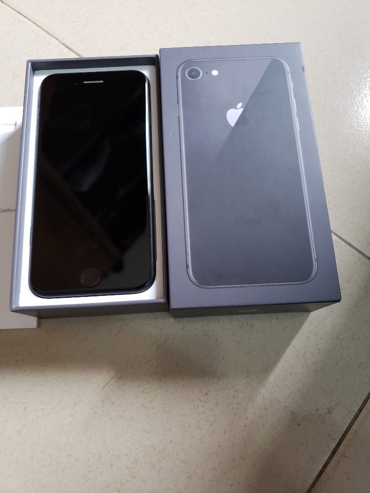 Mint Iphone 8 256 Gig Space Grey In The Box With Accessories 4sale