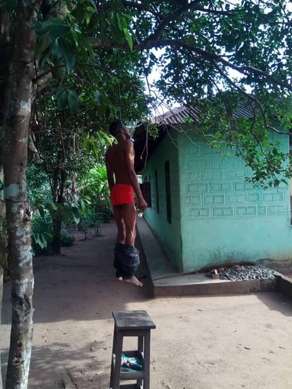 Anambra Man Commits Suicide By Hanging Himself On A Tree With Rope