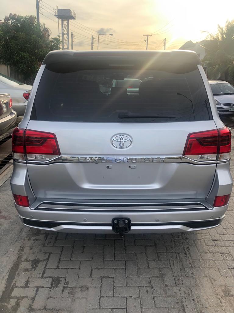 Tokunbo 2009 Toyota Land Cruiser Fully Pimped To 2017 At Lagos