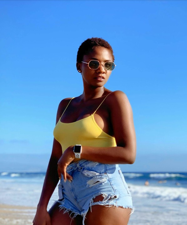 tsunami Rusland Grondig Singer Simi Drops Bombshell Braless Beach Photos - Celebrities - Nigeria