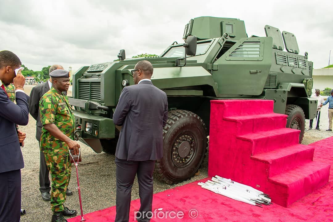 Модернизированная нигерийская бронированная машина ARA II класса MRAP STANAG, автомобиль, нигерийская, уровня, машины,  отличается, более, ранних, разработок, интегральным, корпусом , монококовой, конструкции , Уровень, защиты, бронированной, Оригинал, повышен, формулой, увеличена