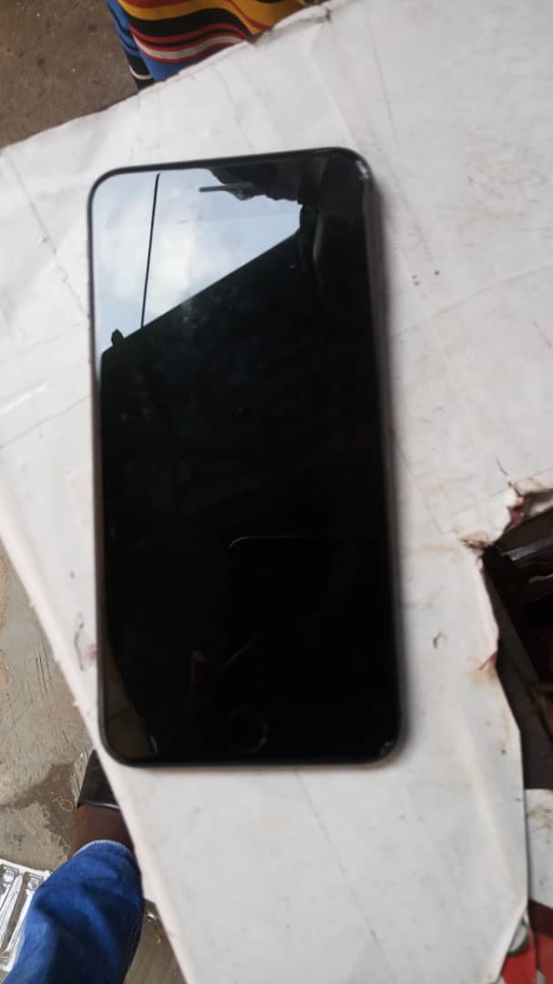 Iphone 8 Plus Cracked Back 90k - Technology Market - Nigeria
